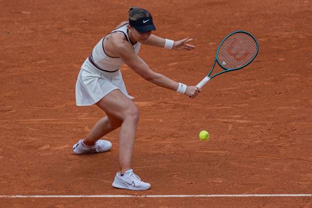 2025 French Open - Day Seven Paula Badosa returns the ball against Daria Kasatkina at the Roland Garros Grand Slam Tournament in Paris, France, on May 31, 2025. Paris France  Copyright: xRobertxSzaniszlox originalFilename:szaniszlo-notitle250531_npu8Q.jpg