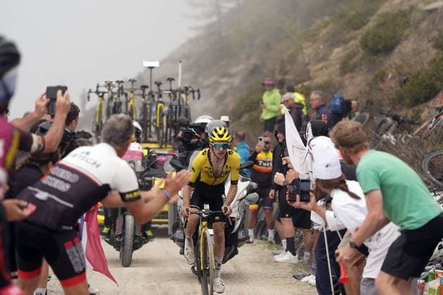Yates Simon Philip of Team Visma Lease A Bike leads the race during the stage 20 of the Giro d™Italia from Verres to Sestriere (Via Lattea), Italy - Saturday, May 31, 2025. - cycling.  Copyright: xFabioxFerrari LaPressex