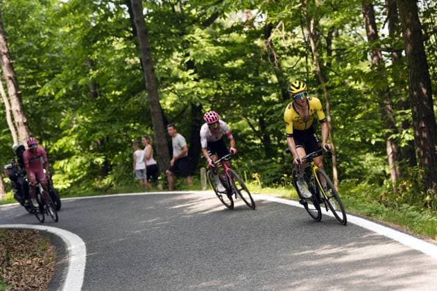 The pack rides during the stage 20 of the Giro d™Italia from Verres to Sestriere (Via Lattea), Italy - Saturday, May 31, 2025. - cycling.  Copyright: xFabioxFerrari LaPressex