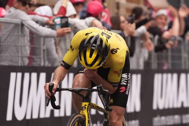 Yates Simon Philip of Team Visma Lease A Bike leader on the finish line during the stage 20 of the Giro d™Italia from Verres to Sestriere (Via Lattea), Italy - Saturday, May 31, 2025. - cycling.  Copyright: xMassimoxPaolone LaPressex