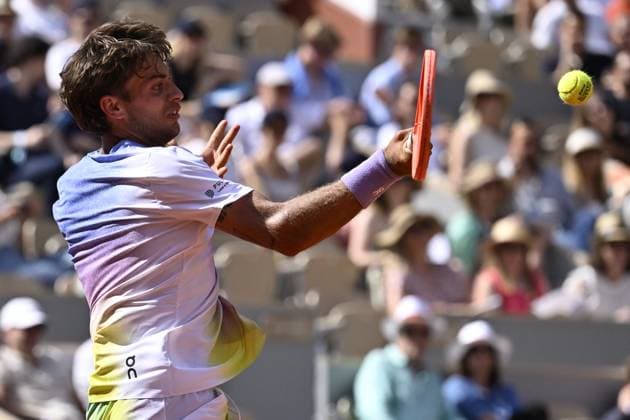 2025 Roland-Garros - Day 7 PARIS, FRANCE - MAY 31: Flavio Cobolli of Italy plays against Alexander Zverev of Germany during the Men s Singles Third Round match on Day Seven of the 2025 French Open at Roland Garros on May 31, 2025 in Paris, France. Burak Akbulut Anadolu Paris France. Editorial use only. Please get in touch for any other usage.  Copyright: x2025xAnadoluxBurakxAkbulutx