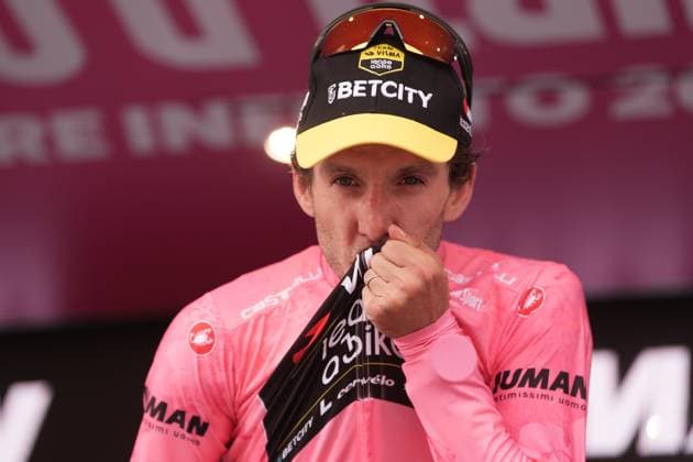 Yates Simon Philip of Team Visma Lease A Bike pink jersey on the podium during the stage 20 of the Giro d™Italia from Verres to Sestriere (Via Lattea), Italy - Saturday, May 31, 2025. - cycling.  Copyright: xMassimoxPaolone LaPressex