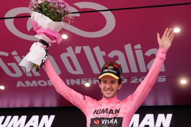 Yates Simon Philip of Team Visma Lease A Bike pink jersey on the podium during the stage 20 of the Giro d™Italia from Verres to Sestriere (Via Lattea), Italy - Saturday, May 31, 2025. - cycling.  Copyright: xMassimoxPaolone LaPressex
