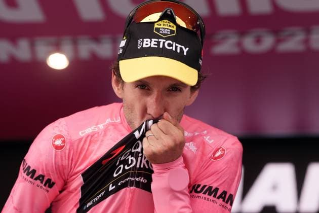 Yates Simon Philip of Team Visma Lease A Bike pink jersey on the podium during the stage 20 of the Giro d™Italia from Verres to Sestriere (Via Lattea), Italy - Saturday, May 31, 2025. - cycling.  Copyright: xMassimoxPaolone LaPressex