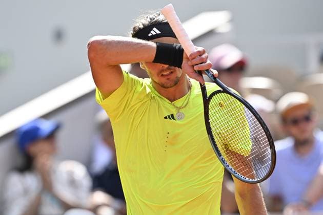 2025 Roland-Garros - Day 7 PARIS, FRANCE - MAY 31: Germany s Alexander Zverev plays against Flavio Cobolli of Italy during the Men s Singles Third Round match on Day Seven of the 2025 French Open at Roland Garros on May 31, 2025 in Paris, France. Burak Akbulut Anadolu Paris France. Editorial use only. Please get in touch for any other usage.  Copyright: x2025xAnadoluxBurakxAkbulutx