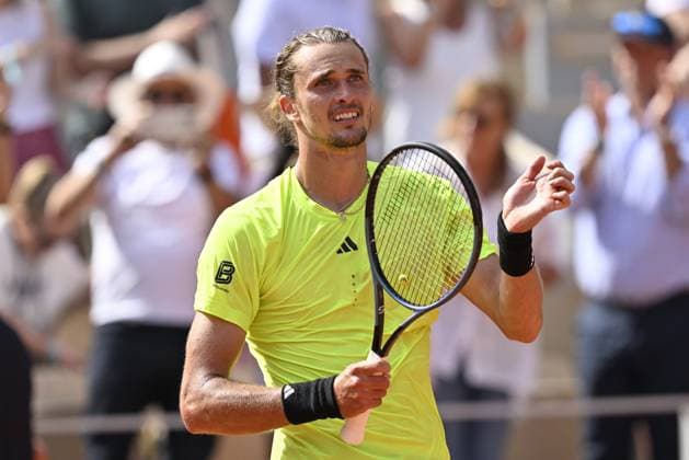 2025 Roland-Garros - Day 7 PARIS, FRANCE - MAY 31: Germany’s Alexander Zverev celebrates after winning his third round match against Italy’s Flavio Cobolli during the seventh day of the French Open (Roland Garros) Grand Slam tennis tournament in Paris, France on May 31, 2025. Burak Akbulut Anadolu Paris France. Editorial use only. Please get in touch for any other usage.  Copyright: x2025xAnadoluxBurakxAkbulutx