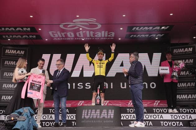 Yates Simon Philip of Team Visma Lease A Bike pink jersey on the podium during the stage 20 of the Giro d™Italia from Verres to Sestriere (Via Lattea), Italy - Saturday, May 31, 2025. - cycling.  Copyright: xMarcoxAlpozzi LaPressex
