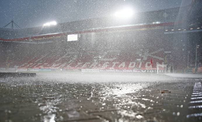 Sport Themen der Woche KW22 Sport Bilder des Tages 31.05.2025, xmohx, Fussball Oberliga Rheinland-Pfalz Saar, 1.FC Kaiserslautern II - FK 03 Pirmasens v.l. Spielunterbrechung wegen starken Unwettern (DFL DFB REGULATIONS PROHIBIT ANY USE OF PHOTOGRAPHS as IMAGE SEQUENCES and or QUASI-VIDEO) Kaiserslautern *** 31 05 2025, xmohx, Soccer Oberliga Rheinland Pfalz Saar, 1 FC Kaiserslautern II FK 03 Pirmasens v l Match interruption due to heavy storms DFL DFB REGULATIONS PROHIBIT ANY USE OF PHOTOGRAPHS as IMAGE SEQUENCES and or QUASI VIDEO Kaiserslautern