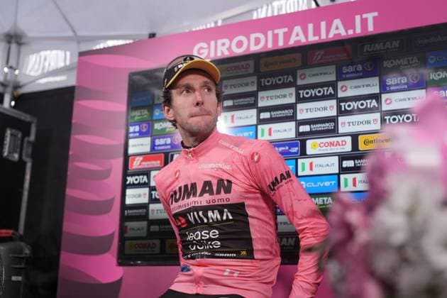 Yates Simon Philip of Team Visma Lease A Bike pink jersey on the podium during the stage 20 of the Giro d™Italia from Verres to Sestriere (Via Lattea), Italy - Saturday, May 31, 2025. - cycling.  Copyright: xGianxMattiaxD Alberto LaPressex