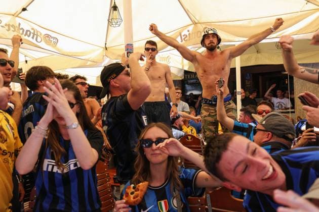 UCL Final Previews 31 May 2025, Munich - UEFA Champions League Final Previews - Internazionale Milano fans in Munich City Centre - Photo: Charlotte Wilson Offside. Munich Germany Copyright: xCharlottexWilsonx xOffsidexOffside