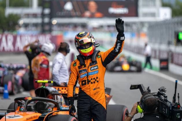 Oscar Piastri (McLaren Formula 1 Team, Australien, 81) jubelt im Parc Ferme ueber die Pole Position und Startplatz 1, ESP, Formel 1 Weltmeisterschaft, Aramco Grand Prix von Spanien, Circuit de Barcelona Catalunya, Qualifying, Saison 2025, 31.05.2025 ESP, Formel 1 Weltmeisterschaft, Aramco Grand Prix von Spanien, Circuit de Barcelona Catalunya, Qualifying, Saison 2025, 31.05.2025 Barcelona Copyright: xEibner-Pressefoto Memmlerx EP_MMR