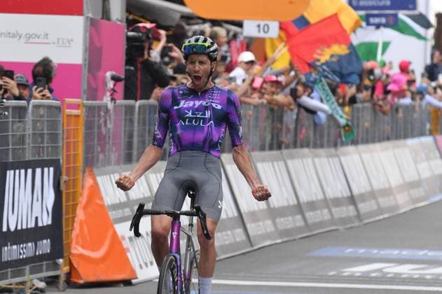 Foto IPP Massimo Rana Sestriere ( To ) 31-05-2025 Ciclismo Giro d Italia 2025 ventesima tappa da Verres a Sestriere nella foto il vincitore di tappa Chris Harper esulta mentre taglia il traguardo Italy Photo Press - World Copyright italy ITALY  Copyright: xR4924_italyphotopressx