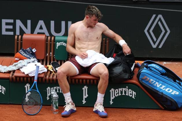 May 31, 2025, Paris, Celestynow, France: JACK DRAPER of United Kingdom during the match against Joao Fonseca of Brazil in the third round of the French Open 2025 at Roland Garros in Paris. Draper won 6:2, 6:4, 6:2 Paris France - ZUMAc278 20250531_zsp_c278_016 Copyright: xMarcinxCholewinskix