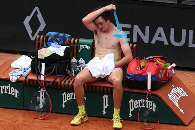 May 31, 2025, Paris, Celestynow, France: JOAO FONSECA of Brazil during the match against Jack Draper of United Kingdom in the third round of the French Open 2025 at Roland Garros in Paris. Fonseca lost 2:6, 4:6, 2:6 Paris France - ZUMAc278 20250531_zsp_c278_034 Copyright: xMarcinxCholewinskix