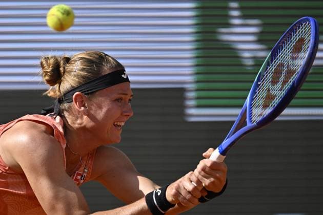 2025 Roland-Garros - Day 7 PARIS, FRANCE - MAY 31: Marie Bouzkova of Czechia plays against Coco Gauff of United States during the Women s Singles Third Round match on Day Seven of the 2025 French Open at Roland Garros on May 31, 2025 in Paris, France. Burak Akbulut Anadolu Paris France. Editorial use only. Please get in touch for any other usage.  Copyright: x2025xAnadoluxBurakxAkbulutx