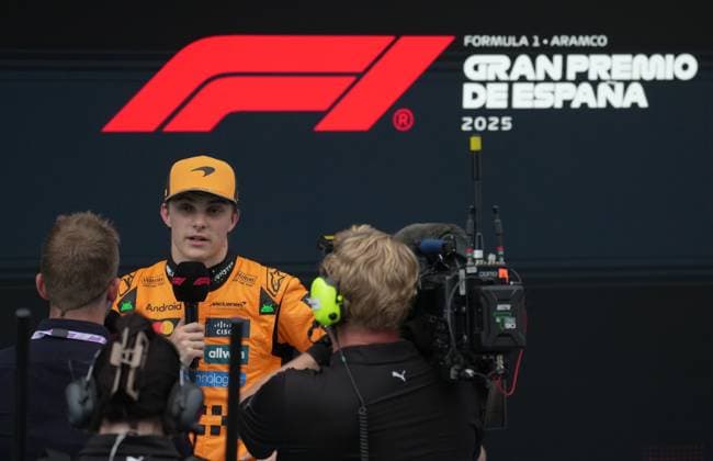 31.05.2025, Circuit de Catalunya, Barcelona, Formel 1 Aramco Grand Prix von Spanien 2025 , im Bild Poleposition für Oscar Piastri (AUS), McLaren F1 Team (Photo by Hasan Bratic DeFodi Images)