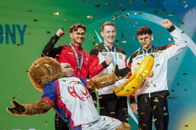 Sport Themen der Woche KW22 Sport Bilder des Tages Leipzig, Germany, May 31th 2025 Winners of the parallel bars final Ian RAUBAL (SUI), Nils Dunkel (GER) and Timo Eder (GER) (from left) celebration with mascot at the podium during the Artistic Gymnastics European Championships - Men s Parallel Bars Final in Leipzig, Germany. (Gabor Baumgarten SPP)  Copyright: xGaborxBaumgartenx xSPPx spp-en-GaBaSp-25_05_31_European Gymnastics 2025 Parallel Bar_Gabor_Baumgarten-526228