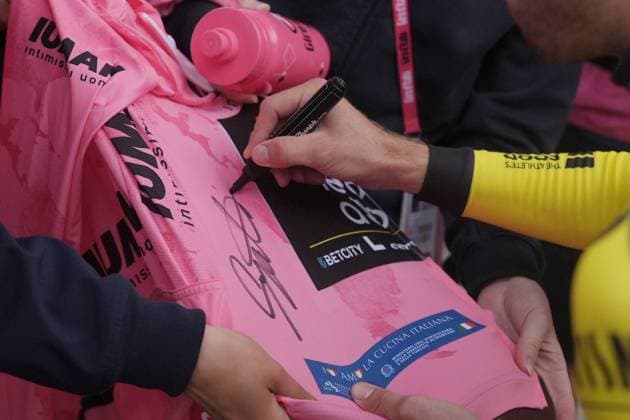 Yates Simon Philip of Team Visma Lease A Bike pink jersey during the stage 20 of the Giro d™Italia from Verres to Sestriere (Via Lattea), Italy - Saturday, May 31, 2025. - cycling.  Copyright: xGianxMattiaxD Alberto LaPressex