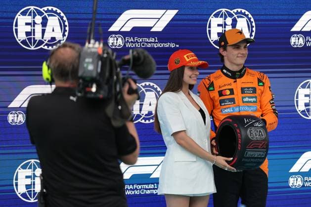 Sport Bilder des Tages Marta Garcia and Oscar Piastri , Qualifying, F1 Grand Prix of Spain, am 31. May 2025 in Barcelona, Spain. (Foto von Diogo Cardoso DeFodi Images) Marta Garcia and Oscar Piastri , Qualifying, F1 Grand Prix of Spain, Circuit de Barcelona-Catalunya on May 31, 2025 in Barcelona, Spain. (Photo by Diogo Cardoso DeFodi Images)