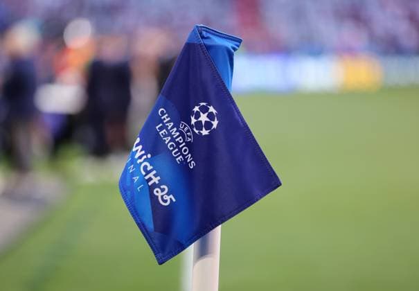 Fussball, Herren, Champions League, Saison 2024 2025, Paris Saint-Germain - Inter Mailand, Finale, UEFA Champions League Final 2025, Allianz Arena Eine Eckfahne mit dem Logo UEFA Champions League, Munich 25, Schriftzug