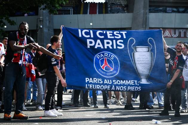 Champions League PSG vs Inter Milan - PSG supporters - FA Paris Saint-Germain’s supporters cheer around the Parc des Princes Stadium before the diffusion of the UEFA Champions League final football match between Paris Saint-Germain and Inter Milan in Munich, in Paris on May 31, 2025. Photo by Firas Abdullah ABACAPRESS.COM Paris Ile-de-France France  Copyright: xAbdullahxFiras ABACAx