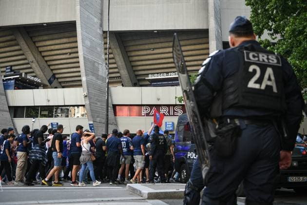 Champions League PSG vs Inter Milan - security - FA Police reinforcements secure around the Parc des Princes Stadium before the diffusion of the UEFA Champions League final football match between Paris Saint-Germain and Inter Milan in Munich, in Paris on May 31, 2025. Photo by Firas Abdullah ABACAPRESS.COM Paris Ile-de-France France  Copyright: xAbdullahxFiras ABACAx