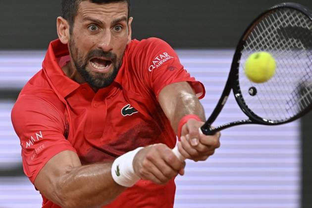 Sport Bilder des Tages 2025 Roland-Garros - Day 7 PARIS, FRANCE - MAY 31: Novak Djokovic of Serbia in action against Filip Misolic (not seen) of Austria during their men s singles match on day 7 of the French Open tennis tournament at the Roland-Garros Complex in Paris, France on May 31, 2025. Burak Akbulut Anadolu Paris France. Editorial use only. Please get in touch for any other usage.  Copyright: x2025xAnadoluxBurakxAkbulutx