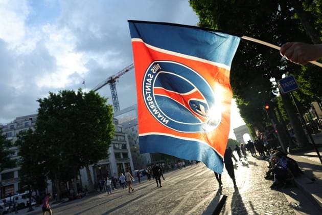 Ligue des Champions PSG-Inter de Milan PHOTOPQR LE PARISIEN Olivier Arandel ; Paris ; 31 05 2025 ; Champs-Élysées, Paris, France Samedi 31 mai 2025 Football Ligue des Champions Ambiance sur les Champs-Élysées à Paris avec les supporters du PSG au soir de la finale de la Ligue des Champions opposant le Paris-Saint-Germain à l’Inter de Milan. LP Ollvier Arandel Atmosphere on the Champs-Élysées in Paris UEFA Champions League final football match Paris Saint-Germain PSG against Inter Milan on May 31, 2025