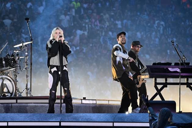 31.05.2025, xsltx, Fussball UEFA Champions League Finale 2025, Paris St.Germain - Inter Mailand v.l. Linkin Park mit Emily Armstrong als Frontfrau (DFL DFB REGULATIONS PROHIBIT ANY USE OF PHOTOGRAPHS as IMAGE SEQUENCES and or QUASI-VIDEO) Muenchen