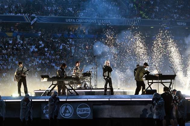 31.05.2025, xsltx, Fussball UEFA Champions League Finale 2025, Paris St.Germain - Inter Mailand v.l. Linkin Park mit Emily Armstrong als Frontfrau (DFL DFB REGULATIONS PROHIBIT ANY USE OF PHOTOGRAPHS as IMAGE SEQUENCES and or QUASI-VIDEO) Muenchen