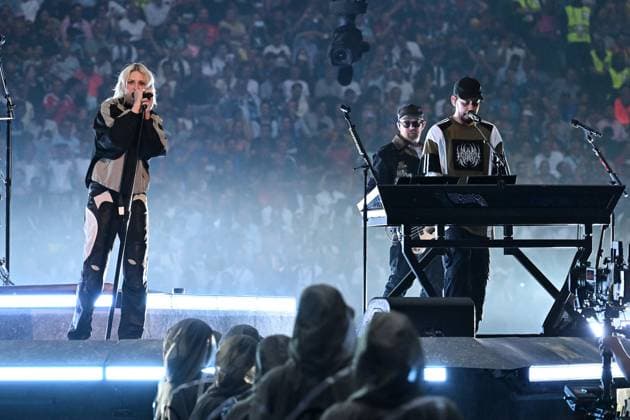 31.05.2025, xsltx, Fussball UEFA Champions League Finale 2025, Paris St.Germain - Inter Mailand v.l. Linkin Park mit Emily Armstrong als Frontfrau (DFL DFB REGULATIONS PROHIBIT ANY USE OF PHOTOGRAPHS as IMAGE SEQUENCES and or QUASI-VIDEO) Muenchen
