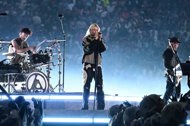 31.05.2025, xsltx, Fussball UEFA Champions League Finale 2025, Paris St.Germain - Inter Mailand v.l. Linkin Park mit Emily Armstrong als Frontfrau (DFL DFB REGULATIONS PROHIBIT ANY USE OF PHOTOGRAPHS as IMAGE SEQUENCES and or QUASI-VIDEO) Muenchen