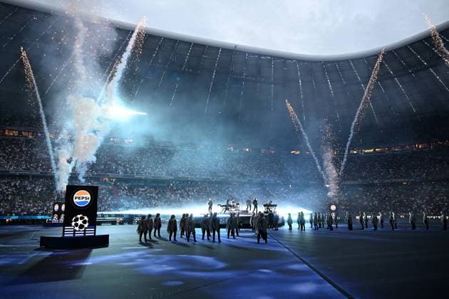 31.05.2025, xsltx, Fussball UEFA Champions League Finale 2025, Paris St.Germain - Inter Mailand v.l. Linkin Park mit Emily Armstrong als Frontfrau (DFL DFB REGULATIONS PROHIBIT ANY USE OF PHOTOGRAPHS as IMAGE SEQUENCES and or QUASI-VIDEO) Muenchen