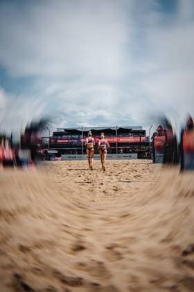 Beachvolleyball Männer Allianz German Beach Tour 2025 Tourstop Hamburg 31.05.2025 v.l. Louisa Lippmann und Linda Bock Hamburg Active City Arena Heiligengeistf Hamburg Deutschland