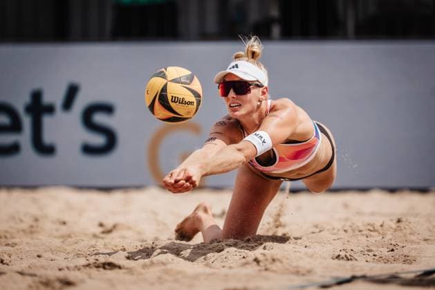 Beachvolleyball Männer Allianz German Beach Tour 2025 Tourstop Hamburg 31.05.2025 Linda Bock springt zum Ball Hamburg Active City Arena Heiligengeistf Hamburg Deutschland