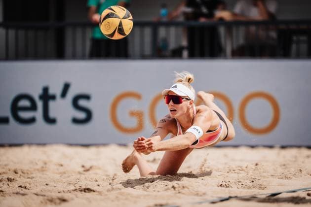 Beachvolleyball Männer Allianz German Beach Tour 2025 Tourstop Hamburg 31.05.2025 Linda Bock springt zum Ball Hamburg Active City Arena Heiligengeistf Hamburg Deutschland