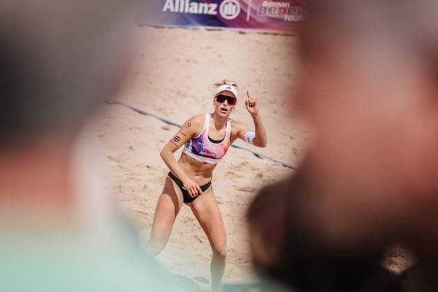 Beachvolleyball Männer Allianz German Beach Tour 2025 Tourstop Hamburg 31.05.2025 Linda Bock deklariert Ball im Aus Hamburg Active City Arena Heiligengeistf Hamburg Deutschland