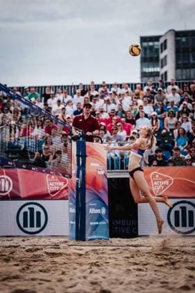 Beachvolleyball Männer Allianz German Beach Tour 2025 Tourstop Hamburg 31.05.2025 Nele Barber beim Angriff Hamburg Active City Arena Heiligengeistf Hamburg Deutschland