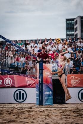 Beachvolleyball Männer Allianz German Beach Tour 2025 Tourstop Hamburg 31.05.2025 Nele Barber beim Angriff Hamburg Active City Arena Heiligengeistf Hamburg Deutschland
