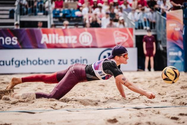 Beachvolleyball Männer Allianz German Beach Tour 2025 Tourstop Hamburg 31.05.2025 Melanie Gernert springt zum Ball Hamburg Active City Arena Heiligengeistf Hamburg Deutschland