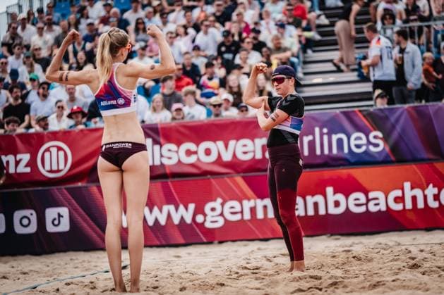 Beachvolleyball Männer Allianz German Beach Tour 2025 Tourstop Hamburg 31.05.2025 v.l. Nele Barber und Melanie Gernert Hamburg Active City Arena Heiligengeistf Hamburg Deutschland