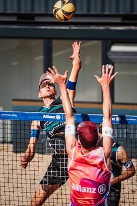 Beachvolleyball Männer Allianz German Beach Tour 2025 Tourstop Hamburg 31.05.2025 Momme Lorenz beim Angriff Hamburg Active City Arena Heiligengeistf Hamburg Deutschland