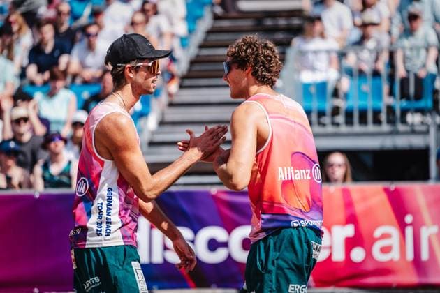 Beachvolleyball Männer Allianz German Beach Tour 2025 Tourstop Hamburg 31.05.2025 v.l. Niklas Held und Hennes Nissen Hamburg Active City Arena Heiligengeistf Hamburg Deutschland