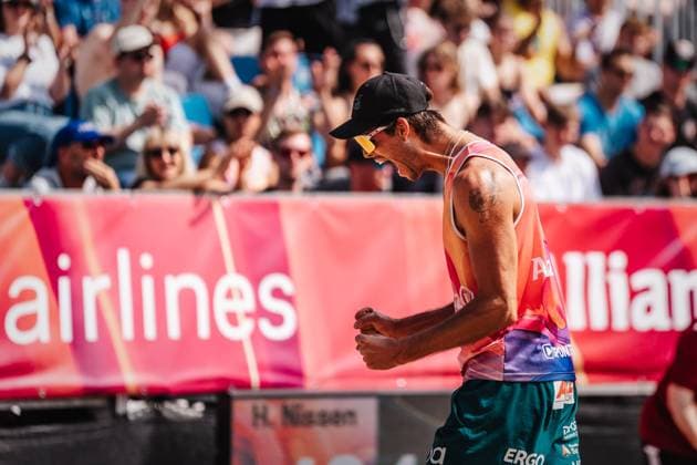 Beachvolleyball Männer Allianz German Beach Tour 2025 Tourstop Hamburg 31.05.2025 Niklas Held jubelt Hamburg Active City Arena Heiligengeistf Hamburg Deutschland