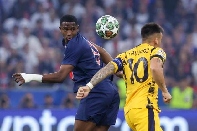 Willian Pacho (Paris Saint-Germain) und Lautaro Martinez (FC Internazionale Milano) kaempfen um den Ball, UEFA Champions League Final 2025, Paris Saint-Germain and FC Internazionale Milano, Allianz Arena am 31. May 2025 in München, Deutschland. (Foto von Marco Steinbrenner DeFodi Images) Willian Pacho (Paris Saint-Germain) und Lautaro Martinez (FC Internazionale Milano) battle for the ball, UEFA Champions League Final 2025, Paris Saint-Germain and FC Internazionale Milano, Munich Football Arena, May 31, 2025 in Munich, Germany. (Photo by Marco Steinbrenner DeFodi Images)