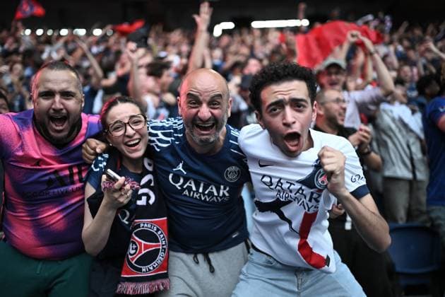 PSG supporters at the Parc des Princes during UEFA Champions League final - Paris PSG supporters react at the Parc des Princes during the Champions League final between Paris Saint Germain (PSG) and Inter Milan in Paris on May 31, 2025. Photo by Eliot Blondet ABACAPRESS.COM Paris France  Copyright: xBlondetxEliot ABACAx