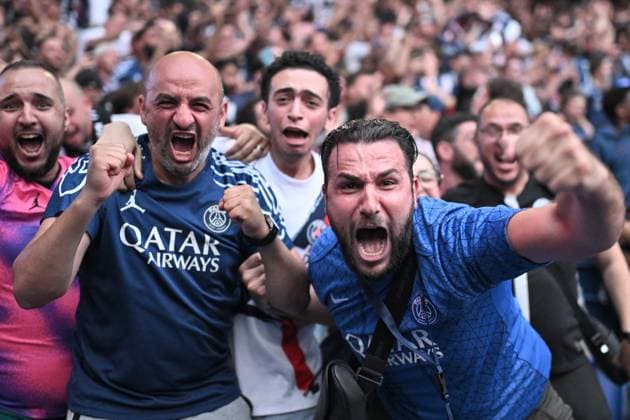 PSG supporters at the Parc des Princes during UEFA Champions League final - Paris PSG supporters react at the Parc des Princes during the Champions League final between Paris Saint Germain (PSG) and Inter Milan in Paris on May 31, 2025. Photo by Eliot Blondet ABACAPRESS.COM Paris France  Copyright: xBlondetxEliot ABACAx