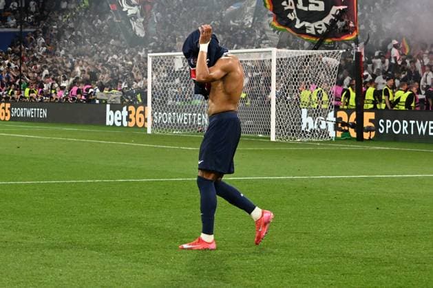31.05.2025, xsltx, Fussball UEFA Champions League Finale 2025, Paris St.Germain - Inter Mailand v.l. Torjubel nach dem Tor zum celebrating the goal celebrate 3:0 durch Desire Doue (Paris St. Germain) (DFL DFB REGULATIONS PROHIBIT ANY USE OF PHOTOGRAPHS as IMAGE SEQUENCES and or QUASI-VIDEO) Muenchen