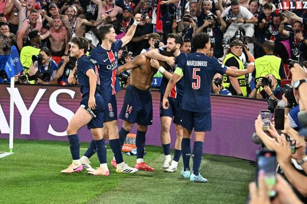 31.05.2025, xsltx, Fussball UEFA Champions League Finale 2025, Paris St.Germain - Inter Mailand v.l. Torjubel nach dem Tor zum celebrating the goal celebrate 3:0 durch Desire Doue (Paris St. Germain) (DFL DFB REGULATIONS PROHIBIT ANY USE OF PHOTOGRAPHS as IMAGE SEQUENCES and or QUASI-VIDEO) Muenchen
