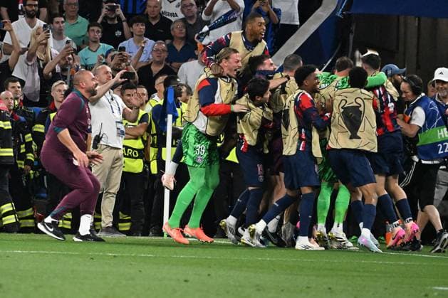 31.05.2025, xsltx, Fussball UEFA Champions League Finale 2025, Paris St.Germain - Inter Mailand v.l. Torjubel nach dem Tor zum celebrating the goal celebrate 4:0 durch Khvicha Kvaratskhelia (Paris St. Germain) (DFL DFB REGULATIONS PROHIBIT ANY USE OF PHOTOGRAPHS as IMAGE SEQUENCES and or QUASI-VIDEO) Muenchen